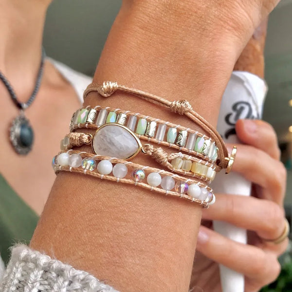 Pulsera Diosa Interior - Piedra de Luna y Nácar Místika