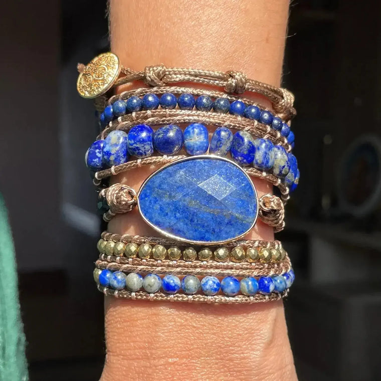 Pulsera Celestia de lapis lazuli natural y hematita con técnica Chan Luu — Piedra Mistica